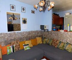 Kleiner renovierungsbedürftiger Reihenbungalow mit Gemeinschaftspool