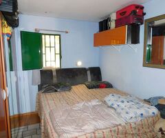 Kleiner renovierungsbedürftiger Reihenbungalow mit Gemeinschaftspool