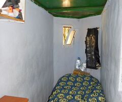 Kleiner renovierungsbedürftiger Reihenbungalow mit Gemeinschaftspool