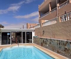 Mehrfamilienhaus mit zusätzlich separaten Bungalows und Gemeinschaftspool Costa Calma